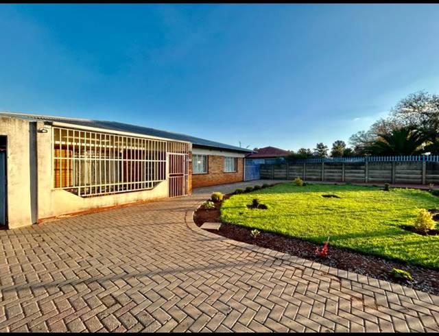 3 BEDROOM HOUSE FOR SALE IN VANDERBIJLPARK CW 1